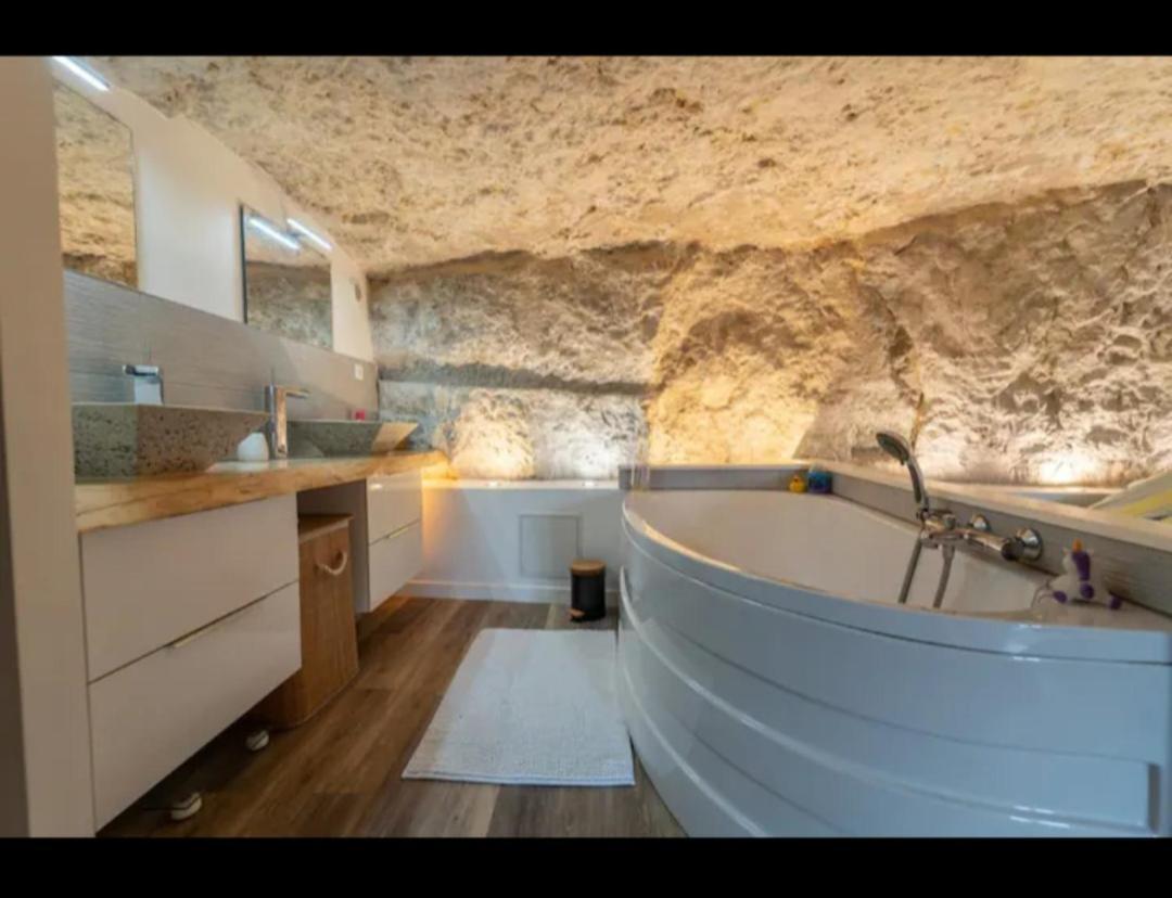 Maison Troglodyte Пуатьє Екстер'єр фото